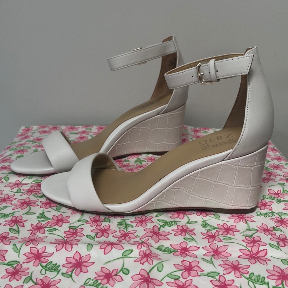 Naturalizer wedge shoes ankle strap 6.5
